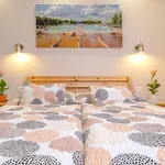 Illes Apartament *